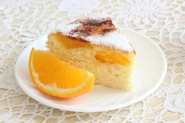 Воздушный торт с апельсинами и сахаром — стоковое фото