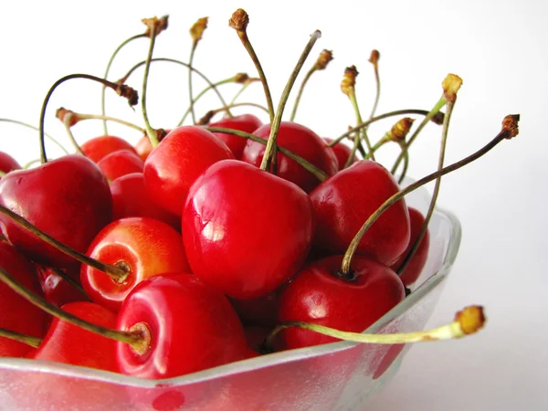 Tasty cherries in glass bowl — Stock Photo, Image