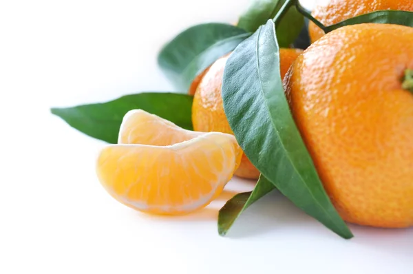 Juicy organic tangerines isolated on white background — Stock Photo, Image
