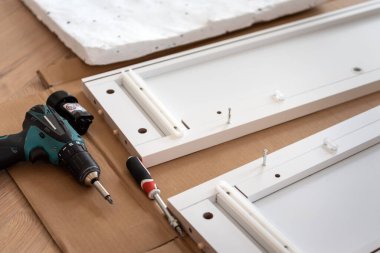 Otomatik montaj için mobilyalar. Yeni eve mobilya monte etme süreci