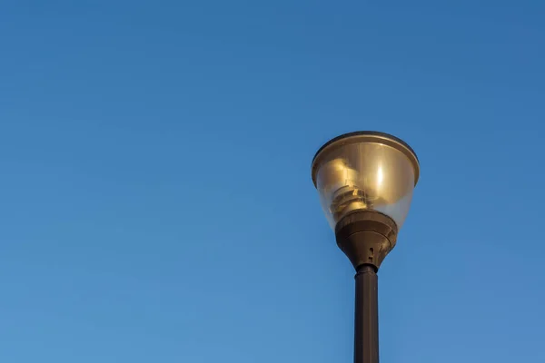Farol Calle Iluminación Eléctrica Lámpara Fondo Del Cielo Azul —  Fotos de Stock