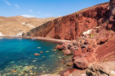 Red Beach Santorini, Santorini adasındaki Akrotiri bölgesinde bulunan en ünlü ve en görkemli plaj. Yunanistan