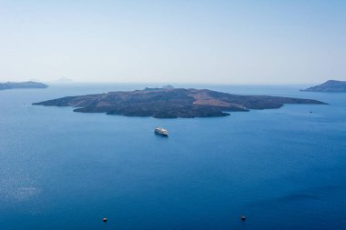 Nea Kameni, Ege Denizi 'nde bulunan volkanik kökenli küçük ıssız bir Yunan adası. Santorini caldera. Cyclades, Yunanistan