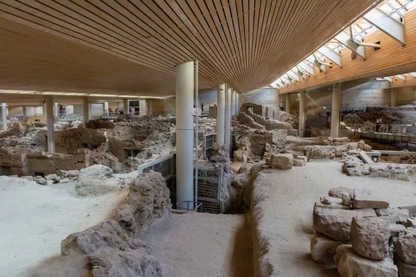Santorini, Yunanistan - 18 Eylül 2020: Yunanistan 'ın Santorini kentindeki tarih öncesi Akrotiri kasabasında kazılar