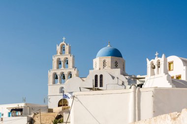 Pyrgos 'taki kilise, Santorini' nin en güzel köyü. Cyclades Adaları, Yunanistan