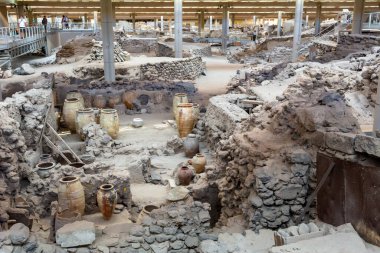 Santorini, Yunanistan - 18 Eylül 2020: Yunanistan 'ın Santorini kentindeki tarih öncesi Akrotiri kasabasında kazılar