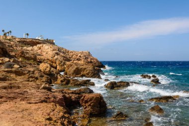Koumbara sahilinin Rocky Sahili, Ios Adası 'nda. Cyclades, Yunanistan