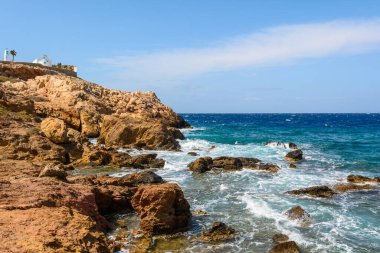 Koumbara sahilinin Rocky Sahili, Ios Adası 'nda. Cyclades, Yunanistan