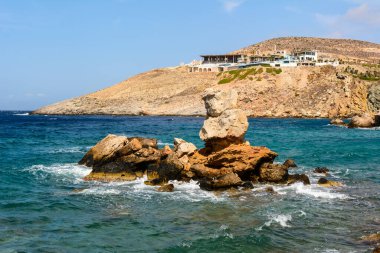 Koumbara sahilinin Rocky Sahili, Ios Adası 'nda. Cyclades, Yunanistan