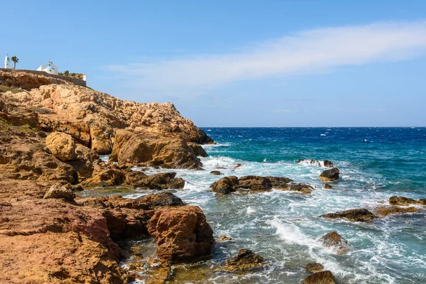 Skaliste Wybrzeże Plaży Koumbara Znajduje Się Wyspie Ios Cyklady Grecja — Zdjęcie stockowe