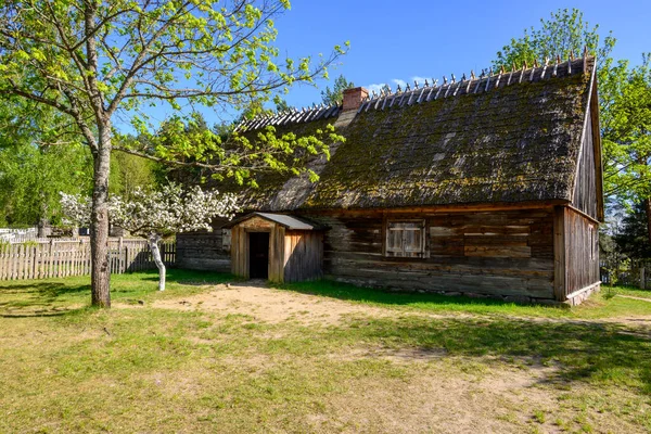 Wdzydze Kiszewskie Polen Mai 2022 Reetgedeckte Hütte Kaschubischen Ethnographischen Park — Stockfoto