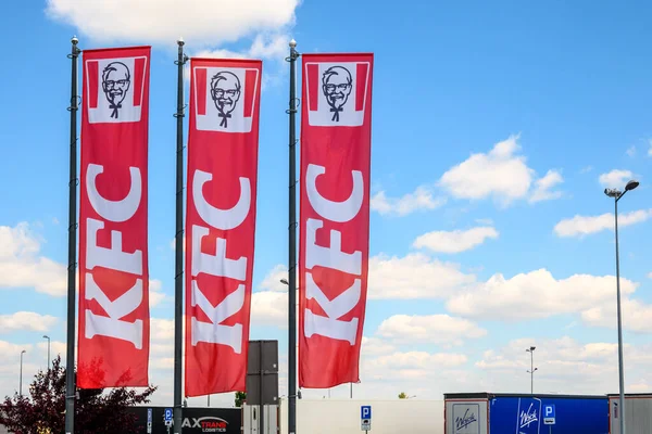 Baranow Polen Juni 2022 Vlaggen Met Logo Van Kfc Amerikaanse — Stockfoto