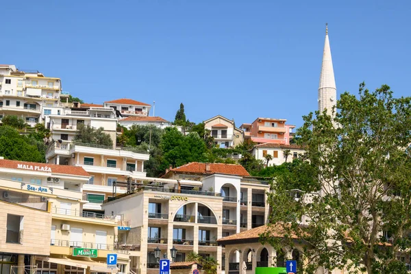 Ulcinj, Karadağ - 4 Haziran 2022: Karadağ 'ın en güneydeki kenti olan Ulcinj' in mimarisi. Avrupa