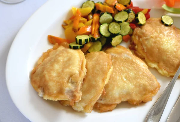 Turkey cutlets in parmesan dough with grilled vegetables