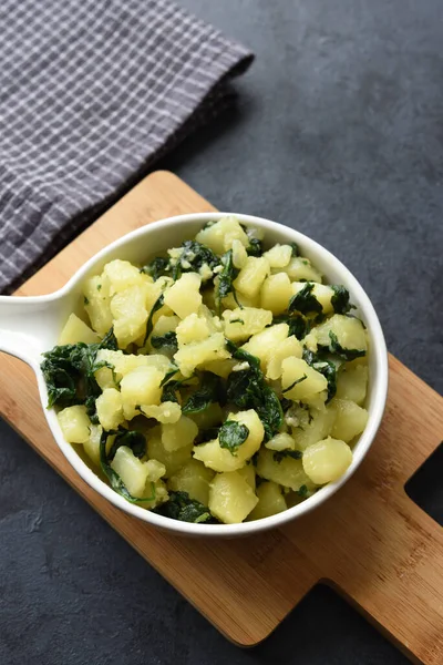 Boiled Potatoes Spinach Garlic Olive Oil — Stock fotografie