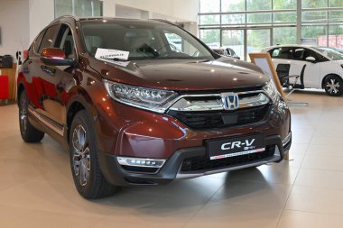 Gdansk, Polonya - 3 Eylül 2022: Honda CR-V 'nin yeni modeli Gdansk' ın araba galerisinde sunuldu