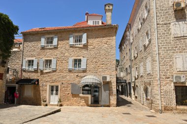 Budva, Karadağ - 6 Haziran 2022: Budva Eski Kenti, Karadağ 'ın ünlü turizm beldesi