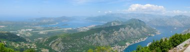 Karadağ 'daki Kotor Körfezi' nin panoramik manzarası. Avrupa