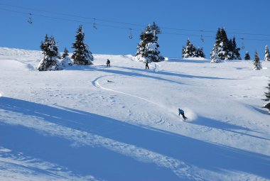 snowboard. taze kar serbest iniş.