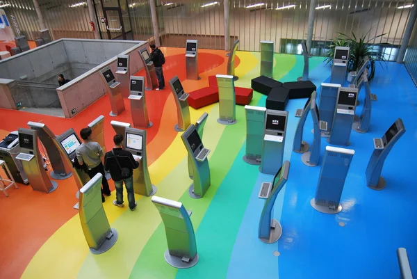 Электронные терминалы в студенческой библиотеке в Праге — стоковое фото
