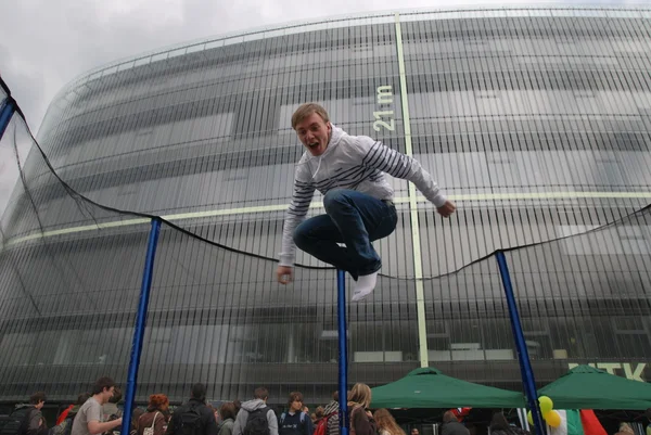 Jumping on a trampoline during the celebration of the foreign student — Stock Photo, Image