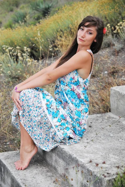 Young girl in a long dress posing among steppe grasses — Stock Photo, Image