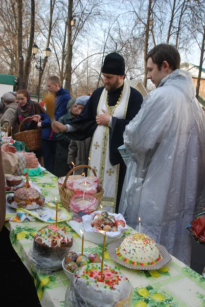 The consecration of Easter cakes and eggs — Stock Photo, Image