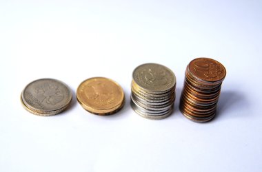 Altın sandık ve o olmadan para ve altın Dağları vardır.
