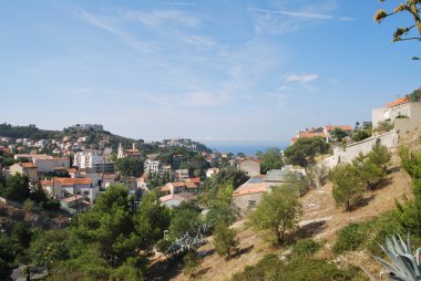 eski liman ve katedral Marseille bir dağın tepesinde görünümü