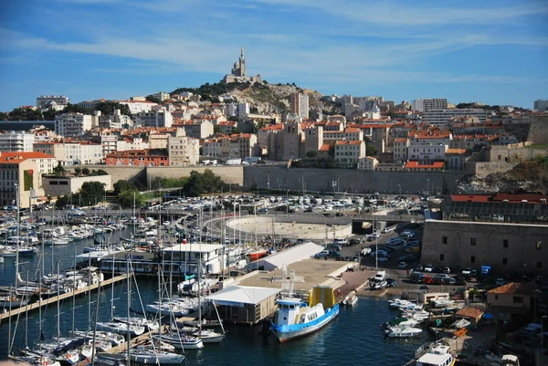 View of the old port and the cathedral on the top of a mountain in Marseille — Stock Photo, Image