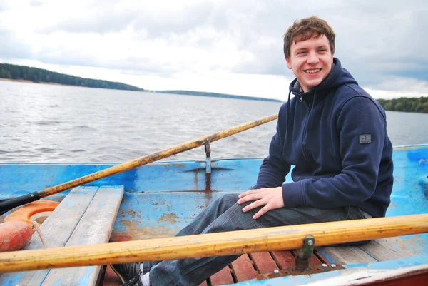 Guy while boating on the Volga near the power plant in Konakovo — Stock Photo, Image