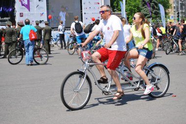 sıcak bahar gününde 