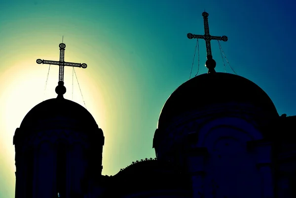 Silhouette ortodox katedral med gyllene kupoler i vladimir — Stockfoto