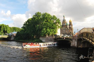 St. petersburg, birçok tarihi ve kültürel yerler, dünya standartlarında ve mutlak güzellik vardır.