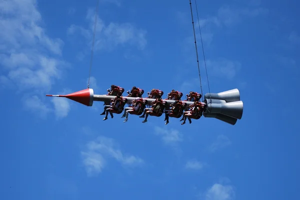 Varied entertainment extremes in St. Petersburg amusement park "Divo Ostrov" — Stock Photo, Image