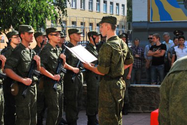 askerler onuruna Rus Hava Harp Okulu yeni çağrı açılış resmi geçit inşaatı