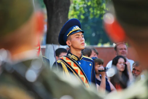 Vojáci z čestná stráž s vlajkou air force academy — Stock fotografie