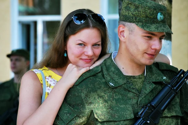 A girl and a guy in a military uniform — Stock Photo, Image