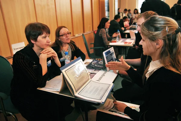 Un salon de l'emploi pour les diplômés MPEI — Photo