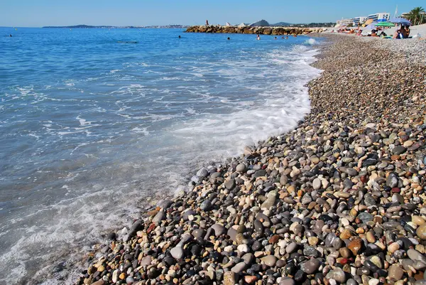 Plaja cu pietricele de pe coasta de sud a Franței — Fotografie, imagine de stoc