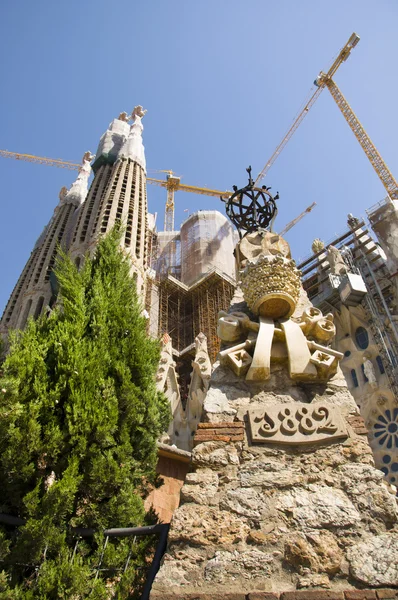 Экстерьер Sagrada Familia в Барселоне — стоковое фото