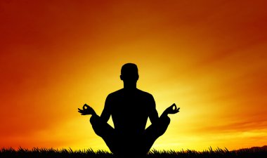 Yoga meditasyonundaki adam