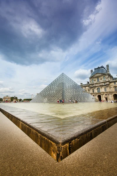 Louvren i Paris — Stockfoto