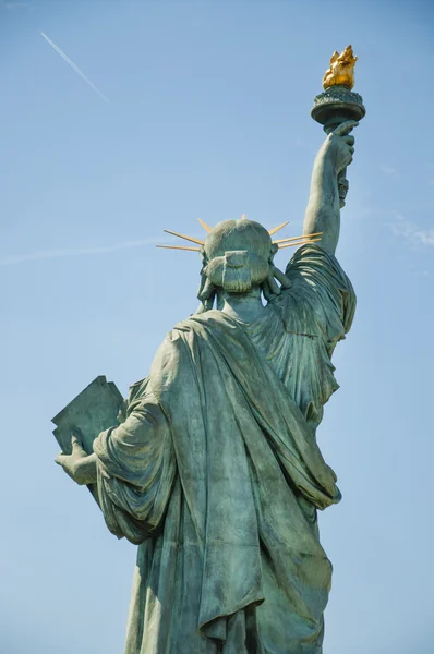 Estátua da Liberdade na cidade de Paris — Fotografia de Stock