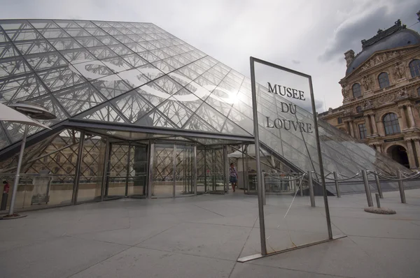 A Louvre Múzeum Párizsban — Stock Fotó