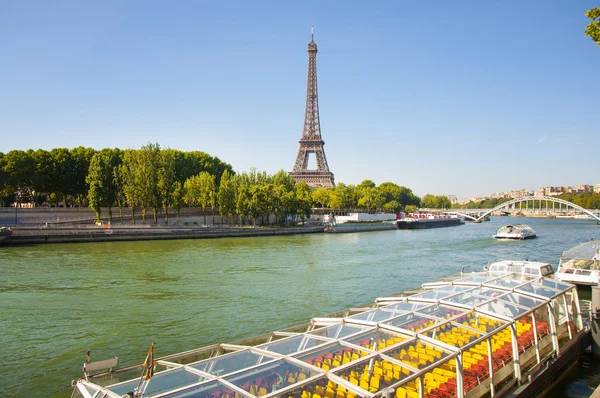 Navigation on Seine river — Stock Photo, Image