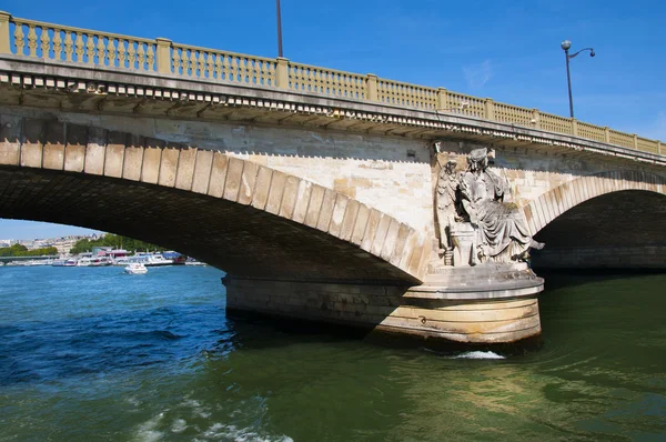 Pont des інвалідів в Парижі — стокове фото