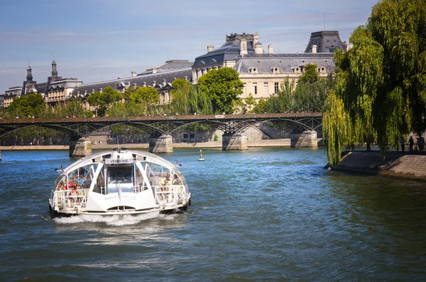 Navigation sur la Seine — Photo