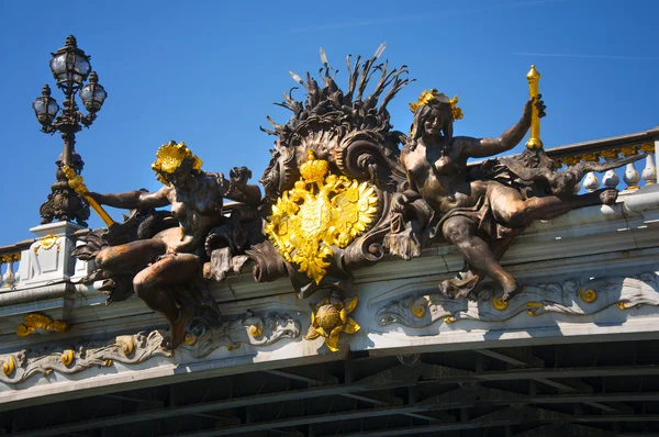 Heykelin üzerine pont alexandre III Paris — Stok fotoğraf