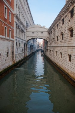 İç çekiş köprüsü Venedik 'te